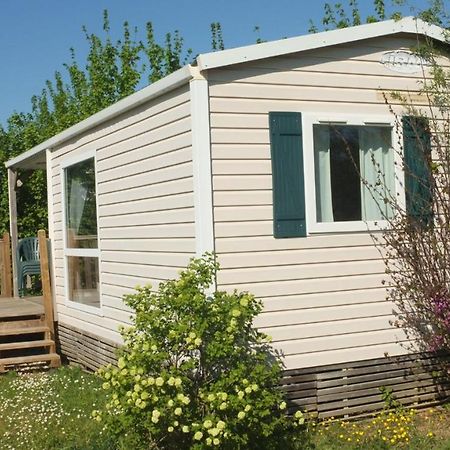 Отель Camping Du Plan D'Eau **** Сен-Ирье-сюр-Шарант Экстерьер фото