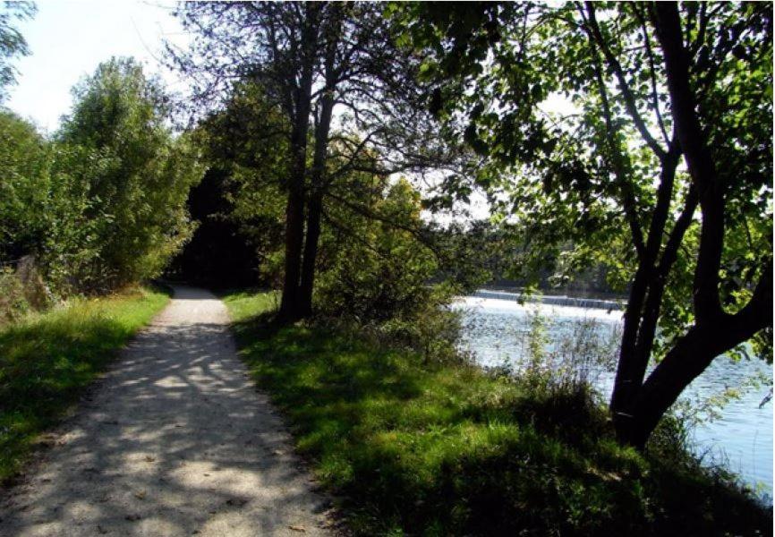 Отель Camping Du Plan D'Eau **** Сен-Ирье-сюр-Шарант Экстерьер фото