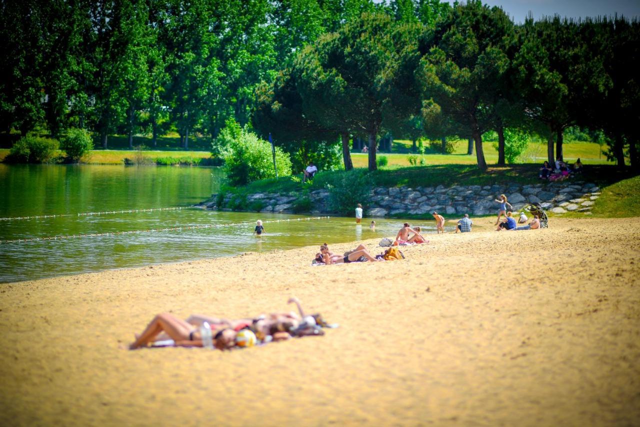 Отель Camping Du Plan D'Eau **** Сен-Ирье-сюр-Шарант Экстерьер фото