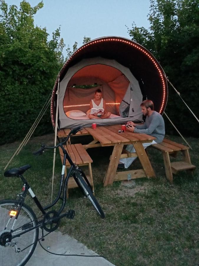 Отель Camping Du Plan D'Eau **** Сен-Ирье-сюр-Шарант Экстерьер фото