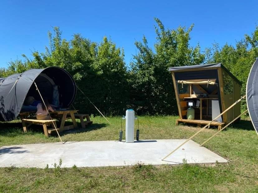 Отель Camping Du Plan D'Eau **** Сен-Ирье-сюр-Шарант Экстерьер фото